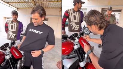 ಟಿ ಶರ್ಟ್ನಲ್ಲಿ ಧೂಳು ಒರೆಸಿ ಅಭಿಮಾನಿ ಬೈಕ್ ಮೇಲೆ ಆಟೋಗ್ರಾಫ್ ಹಾಕಿದ ಧೋನಿ!