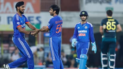 INDvAUS ತಿರುವನಂತಪುರದಲ್ಲಿ ಗಿರಗಿರ ತಿರುಗಿದ ಆಸೀಸ್, ಭಾರತಕ್ಕೆ 42 ರನ್ ಗೆಲುವು!