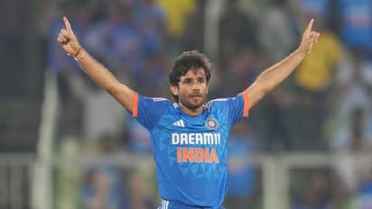 இந்திய அணியின் சுழல், வேகத்தை தாக்க பிடிக்க முடியாமல் சிதறிய ஆஸ்திரேலியா; ஸ்கைக்கு கிடைத்த 2ஆவது வெற்றி!