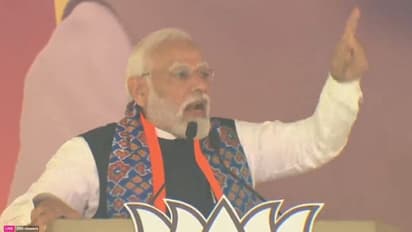  Narendra Modi...కాంగ్రెస్ కు ఓటేస్తే కేసీఆర్ మళ్లీ గద్దెనెక్కుతారు: కరీంనగర్‌లో నరేంద్ర మోడీ