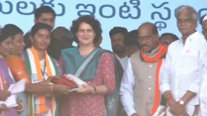  Priyanka Gandhi...బీఆర్ఎస్ ధనిక పార్టీగా ఎలా మారింది?:గద్వాల సభలో  ప్రియాంక గాంధీ