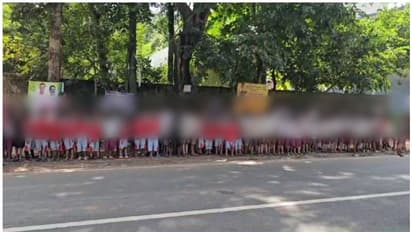 നവകേരള സദസിനെ അഭിവാദ്യം ചെയ്യാന് കുട്ടികളെ വീണ്ടും റോഡിലിറക്കി; സംഭവം മലപ്പുറത്ത്