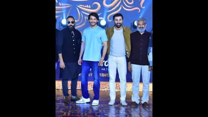 Animal ఈవెంట్‌లో రష్మికకి మహేష్‌ హగ్‌పై పేలుతున్న సెటైర్లు.. ఇంటికెళ్లాక నమ్రతతో ఉంటుంది చూడూ.. ఇదెక్కడి గోల