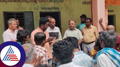 ದಿನನಿತ್ಯ ಕುಡಿದು ಬಂದು ವಿದ್ಯಾರ್ಥಿನಿಯರೊಂದಿಗೆ ಅಸಭ್ಯ ವರ್ತನೆ; ಕಾಮುಕ ಶಿಕ್ಷಕನ ವರ್ಗಾವಣೆಗೆ ಗ್ರಾಮಸ್ಥರು ಪಟ್ಟು!