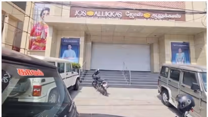 കോയമ്പത്തൂർ ജോസ് ആലുക്കാസ് ജ്വല്ലറിയിൽ വൻമോഷണം; ഭിത്തി തുരന്ന് മോഷ്ടാവ്, 200 പവൻ മോഷ്ടിച്ചതായി പ്രാഥമികനി​ഗമനം