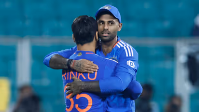 IND vs AUS: మ్యాక్స్‌వెల్‌ను  ఔట్ చేయాలనుకున్నాం, కానీ.. : భారత బౌలర్లను వెన‌కేసుకొచ్చిన సూర్యకుమార్ యాదవ్