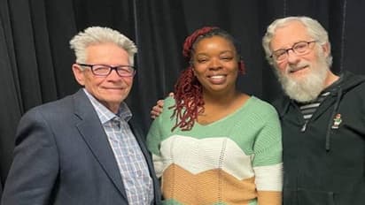 40 വർഷങ്ങൾക്ക് മുമ്പ് തന്നെ രക്ഷിച്ചവരെ കണ്ടുമുട്ടി യുവതി, വൈകാരികം ഈ കൂടിച്ചേരൽ