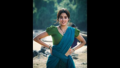 ಮನೆಯ ಕಾರಿಡಾರ್‌ನಲ್ಲಿ ವಾಕ್ ಮಾಡುವಾಗ ಅಮ್ಮ ನನ್ನ ಸುತ್ತಲೂ ಇದ್ದಾರೆ ಅನ್ನಿಸುತ್ತೆ; ಜಾನ್ವಿ ಕಪೂರ್