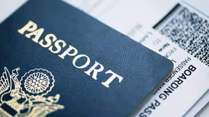 പാസ്പോര്‍ട്ട് പുതുക്കാനെത്തിയപ്പോള്‍ ട്വിസ്റ്റ്; 62 -കാരനായ ഡോക്ടര്‍ പൗരനല്ലെന്ന് ഉദ്യോഗസ്ഥര്‍ !