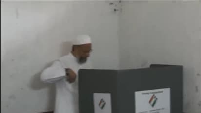 Asaduddin Owaisi:హైద్రాబాద్ సెయింట్ ఫయా‌జ్ స్కూల్లో ఓటేసిన  ఎంఐఎం చీఫ్ అసద్