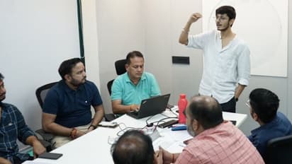 'ചിൽ ബ്രോ ചിൽ, അതിർത്തിയിലാണോ ചായ വിൽപ്പന?' ചായയിലൂടെ സമ്പാദിച്ചത് കോടികൾ, പക്ഷെ ഈ പോസ്റ്റിന് ട്രോളോടുട്രോൾ