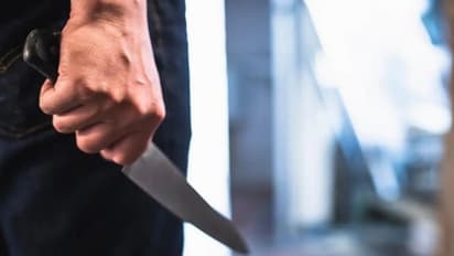 ಸಲಿಂಗಕಾಮಿ ಸಂಗಾತಿಯಿಂದ ಚಾಕು ಇರಿತ, ನಡುರಸ್ತೆಯಲ್ಲೇ ವಿದ್ಯಾರ್ಥಿ ಸಾವು