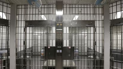 'പഠിക്കണം കുറ്റവാളികളായാലും'; പ്രായപൂർത്തിയായ തടവുകാർക്കായി ഹോങ്കോംഗിൽ ആദ്യത്തെ മുഴുവൻ സമയ കോളേജ് !