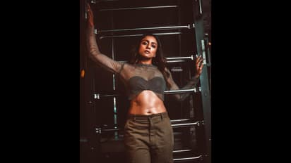 దేవుడా..వరుణ్ సందేశ్ వైఫ్ ట్రాన్స్ఫర్ మేషన్ చూశారా..డార్క్ చాక్లెట్ లాంటి నడుముతో కిల్లింగ్ షో    