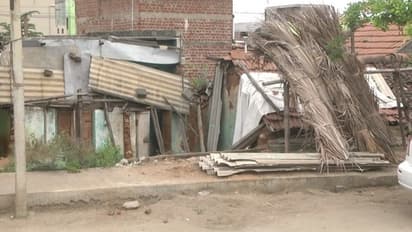 ಚಾಮರಾಜನಗರ: 7 ವರ್ಷ ಕಳೆದ್ರೂ ನಿವೇಶನ ಕಳೆದುಕೊಂಡವರಿಗೆ ಸಿಗದ ಪರಿಹಾರ: ಜಿಲ್ಲಾಡಳಿತ ವಿರುದ್ಧ ಸಂತ್ರಸ್ಥರ ಆಕ್ರೋಶ  