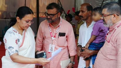 'കപ്പലണ്ടി കച്ചവടം, കുഞ്ഞിന്റെ ശസ്ത്രക്രിയ നടത്താൻ 40 ലക്ഷം ചിലവെന്ന് പിതാവ്'; 'നവകേരള സദസിൽ ഉടൻ തീരുമാനം'