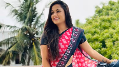 யாரு நம்ம எதிர்நீச்சல் மதுமிதாவா? அளவான கிளாமரில்.. Bestieயுடன் தாய்லாந்து பீச்சில் செம டான்ஸ் - வைரல் வீடியோ!