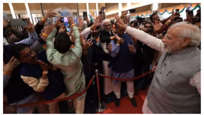 'മോദി, മോദി...അബ്കി ബാര് മോദി സര്ക്കാര്'; ദുബൈയിലെത്തിയ മോദിക്ക് ജയ് വിളിച്ച് പ്രവാസി ഇന്ത്യക്കാർ, വീഡിയോ