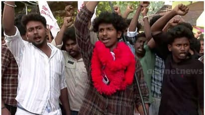 കേരളവര്മ്മ ചെയര്മാൻ സ്ഥാനം എസ്എഫ്ഐക്ക് തന്നെ; അനിരുദ്ധൻ ജയിച്ചു, ശ്രീക്കുട്ടൻ തോറ്റു