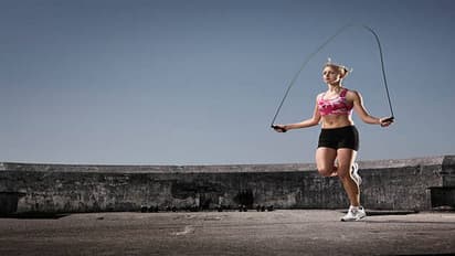 தினமும் '5' நிமிடங்கள்.. தொப்பை குறைய எத்தனை ஸ்கிப்பிங் செய்யனும் தெரியுமா?  