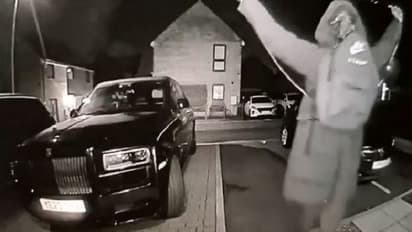 వీడు మామూలోడు కాదు... 30 సెకన్లలో రూ.15 కోట్ల కారు మాయం..