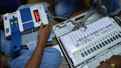 നിർണായക ജനവിധിയിൽ ആര്? ശുഭപ്രതീക്ഷയോടെ ഇരുമുന്നണികളും; മണിക്കൂറുകള് മാത്രം ബാക്കി