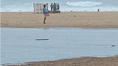 சென்னையை மிரட்டும் மிக்ஜம் புயல்.. கடும் கொந்தளிப்பில் கடல் - தீவு போல காட்சி தரும் மெரினா கடற்கரை! வீடியோ!