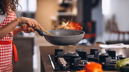 ಮನೆಗೆಲಸಕ್ಕೆ ವ್ಯಕ್ತಿ ಬೇಕೆಂದು ಕೇಳಿದ್ದಕ್ಕೆ ಅಡುಗೆ ಸಹಾಯಕಿ ಹೇಳಿದ್ದ ವಿಷಯ ಕೇಳಿ ಬೆಂಗಳೂರಿನ ನಿವಾಸಿ ಶಾಕ್!