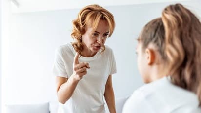 അമ്മ നിരന്തരം ശാസിക്കുന്നു, ഗാർഹികപീഡന പരാതിയുമായി 23 -കാരി, കോടതി പറഞ്ഞത്...