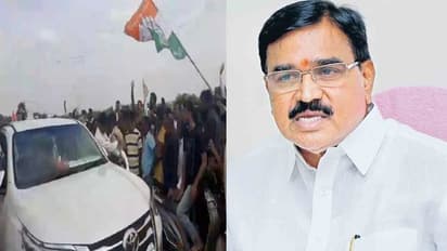 Singireddy Niranjan Reddy : మంత్రి నిరంజన్ రెడ్డి వాహనంపై దాడి.. చెప్పులు, రాళ్లతోటి..
