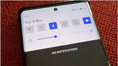 ഫോണിൽ ബ്ലൂടൂത്തും ഓണാക്കി കറങ്ങി നടന്നാൽ കിട്ടുക ചെറിയ പണിയല്ല; ഈ മുന്നറിയിപ്പ് അവഗണിക്കല്ലേ...
