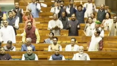 ಸಂಸತ್ತಿನಲ್ಲಿ ನಮೋಗೆ ಚಪ್ಪಾಳೆಯ ಸ್ವಾಗತ; ಸಂಸದರಿಂದ 3ನೇ ಬಾರಿ ಮೋದಿ ಸರ್ಕಾರ ಘೋಷಣೆ