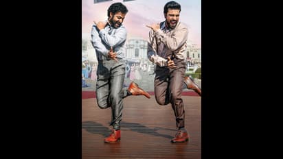 శృతి మించుతున్న ఎన్టీఆర్, రాంచరణ్ ఫ్యాన్స్.. తగలబెట్టేశావు కదయ్యా విజయేంద్ర ప్రసాద్ 