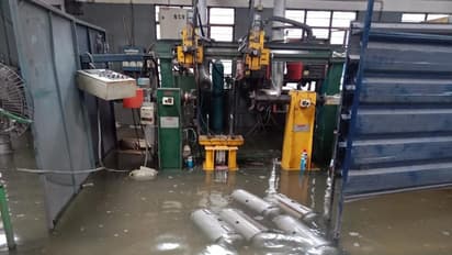 பாதிக்கப்பட்ட மக்களுக்கு உதவும் நிலையில் நீங்கள் இருந்தால் உதவி செய்யுங்கள் – டேவிட் வார்னர் வேண்டுகோள்!