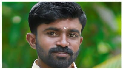 രണ്ടാഴ്ച മുമ്പ് ഷാർജയിൽ നിന്നെത്തിയ യുവാവ് വാഹനാപകടത്തിൽ മരിച്ചു