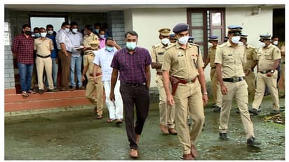 'നിരക്ഷരരായ കർഷകരെ പറ്റിക്കാൻ അഗസ്റ്റിൻ സഹോദരങ്ങളുടെ വൻ ഗൂഢാലോചന'; മുട്ടിൽ മരംമുറി കുറ്റപത്രത്തിൽ കർഷകരില്ല