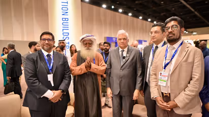 மண் வளப் பாதுகாப்பு குறித்து இலங்கை அதிபருடன் சத்குரு கலந்துரையாடல்