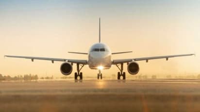 மிக்ஜாம் புயல் எதிரொலி: விசாகப்பட்டினம் விமான நிலைய சேவை தடை.. 20க்கும் மேற்பட்ட விமானங்கள் ரத்து..