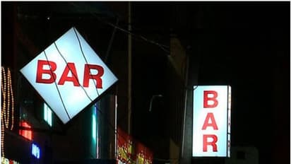 ബാറുകൾക്കുളള ഇളവ്: ഡ്രൈ ഡേ ഒഴിവാക്കുന്നതടക്കം നടപടികളിൽ നിന്ന് സർക്കാർ പിന്നോട്ട്? നീക്കം വിവാദമായതോടെ