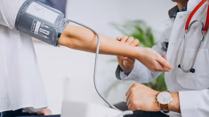 ഈ അഞ്ച് ഭക്ഷണങ്ങള് മാത്രം കഴിച്ചാല് മതി, ഉയര്ന്ന രക്തസമ്മര്ദ്ദത്തെ കുറയ്ക്കാം...