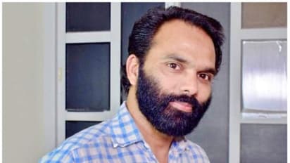 ഷട്ടില് കളിച്ച് വിശ്രമിക്കുന്നതിനിടെ കുഴഞ്ഞുവീണ് മരിച്ചു