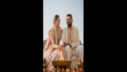 Indian Cricketers: ఈ ఏడాది పెళ్లి చేసుకున్న భారతీయ క్రికెటర్లు ఎవరంటే..?