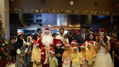 കുട്ടികളുടെ സുരക്ഷക്ക് പ്രാധാന്യം നൽകി ട്രീ ലൈറ്റിംഗ് ചടങ്ങുമായി കൊച്ചി ക്രൗൺ പ്ലാസ ഹോട്ടൽ