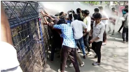 എസ്എഫ്ഐയുടെ രാജ്ഭവൻ മാര്ച്ചിൽ സംഘർഷം; പൊലീസ് ജലപീരങ്കി പ്രയോഗിച്ചു, ആർഷോ അടക്കമുള്ളവരെ അറസ്റ്റ് ചെയ്ത് നീക്കി