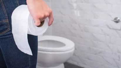 പുരുഷന്മാരുടെ മൂത്രത്തില് രക്തം കാണുന്നത് ഈ മൂന്ന് ക്യാന്സറിന്റെ ലക്ഷണമാകാം...