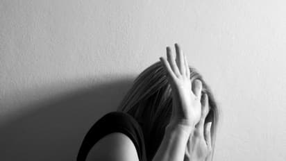 'സൈക്കോ ഷമ്മി'; ഭാര്യ തന്നെയല്ലാതെ ആരെയും കാണരുത്, വീടിന് പുറത്ത് പോകരുത്, ജോലി വേണ്ട; ഒടുവില് ഇടപെട്ട് കോടതി