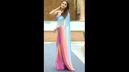  స్లిమ్ గా కనిపించాలంటే ఈ డిజైన్ చీరను ట్రై చేయండి