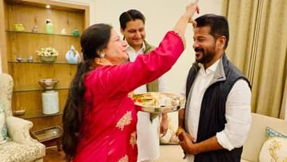 CM Revanth Reddy : తెలంగాణ యుద్దాన్ని గెలిచివచ్చిన యోధుడికి వీరతిలకం దిద్దిన తల్లి