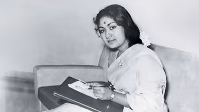 ஏலத்தில் எம்.ஜி.ஆரையே தோற்கடித்த சாவித்ரி - காரணம் தெரிஞ்சா ஷாக் ஆகிடுவீங்க!