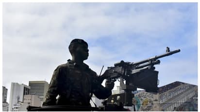 എണ്ണയ്ക്ക് വേണ്ടി യുദ്ധം? വെനസ്വേലന് അതിര്ത്തിയില് സൈന്യത്തെ വിന്യസിച്ച് ബ്രസീല്